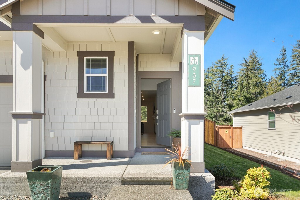 937 Panoramic Loop Bremerton WA 98312