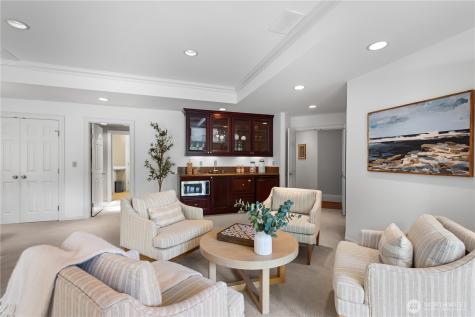 7641 NE 12th Street Medina WA 98039