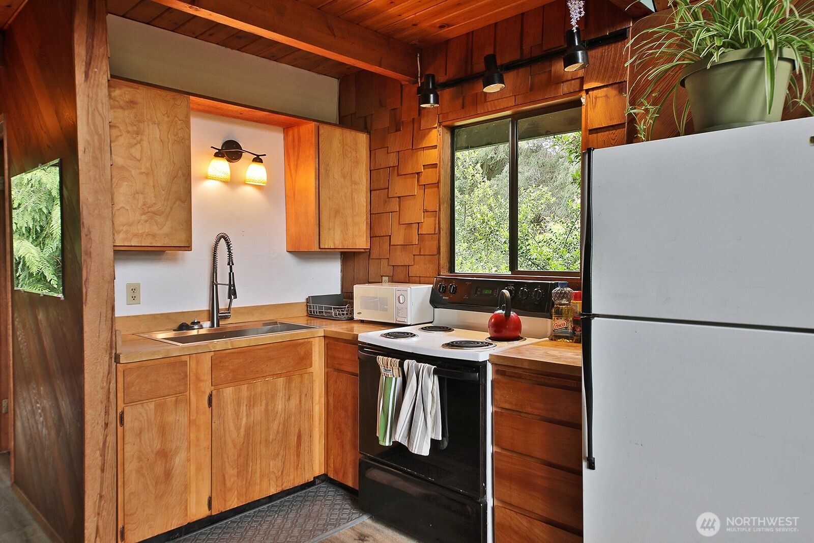 6939 Old Wagon Road Clinton WA 98236