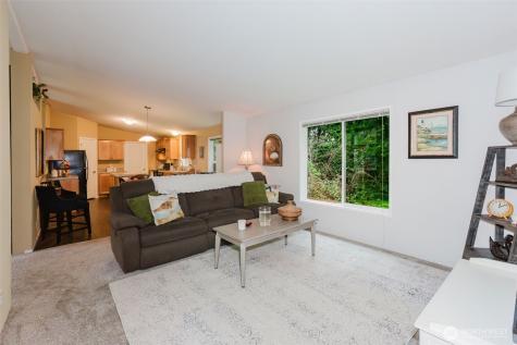 3371 SE Bielmeier Road Port Orchard WA 98367