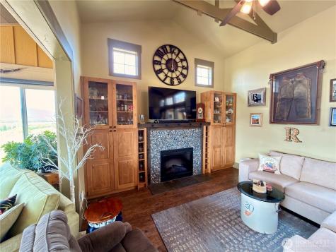 122 Village Way Oroville WA 98844