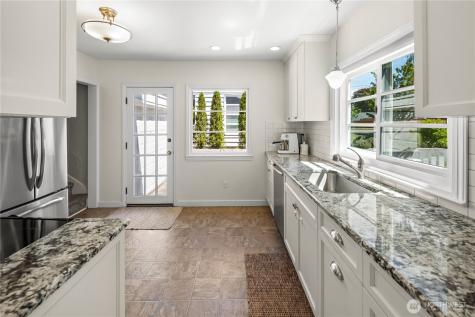 3806 W Bertona Street Seattle WA 98199
