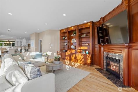 649 E Lake Sammamish Parkway SE Sammamish WA 98074