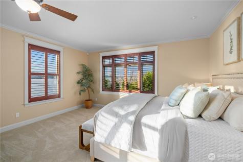 649 E Lake Sammamish Parkway SE Sammamish WA 98074