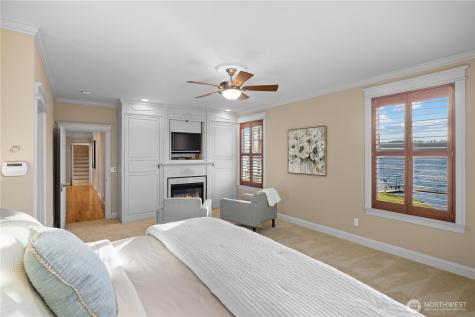 649 E Lake Sammamish Parkway SE Sammamish WA 98074