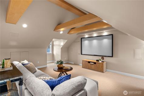 649 E Lake Sammamish Parkway SE Sammamish WA 98074