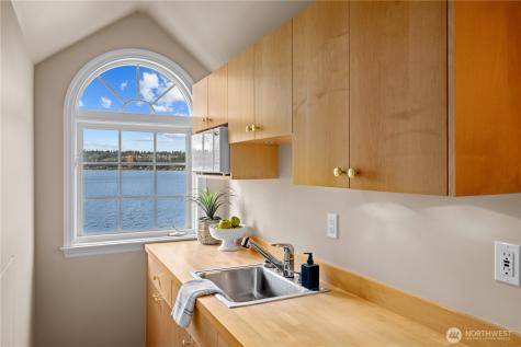 649 E Lake Sammamish Parkway SE Sammamish WA 98074