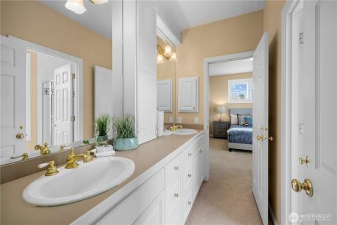 649 E Lake Sammamish Parkway SE Sammamish WA 98074