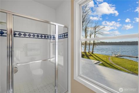 649 E Lake Sammamish Parkway SE Sammamish WA 98074