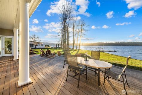 649 E Lake Sammamish Parkway SE Sammamish WA 98074
