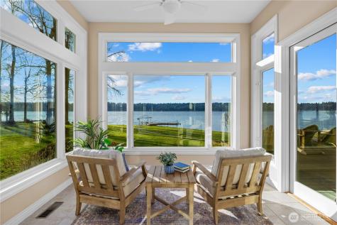 649 E Lake Sammamish Parkway SE Sammamish WA 98074