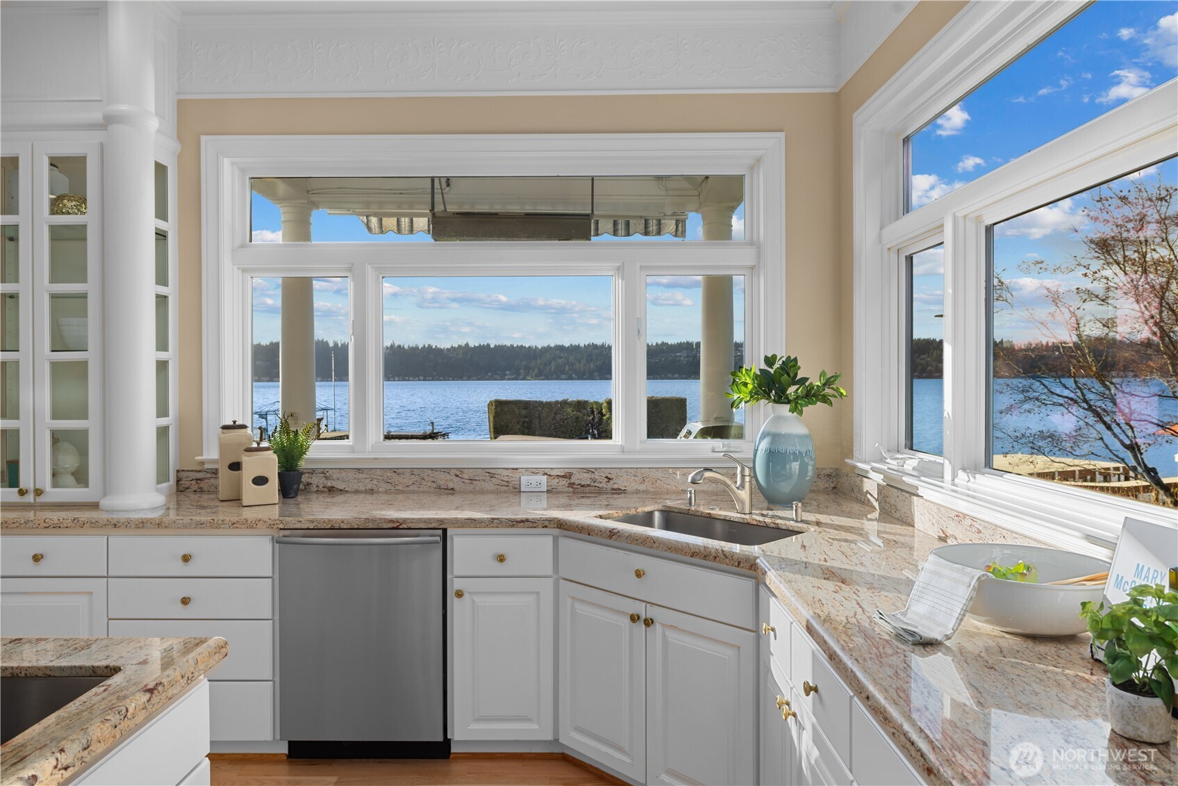 649 E Lake Sammamish Parkway SE Sammamish WA 98074