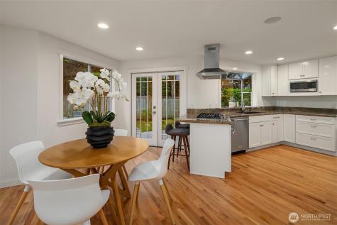 933 6th Place S Kirkland WA 98033
