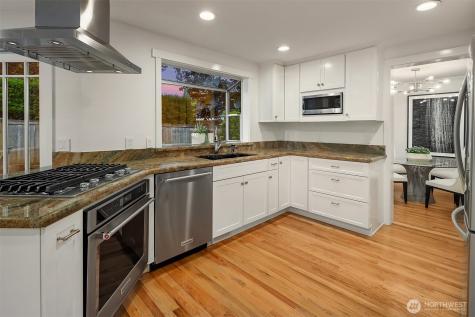 933 6th Place S Kirkland WA 98033