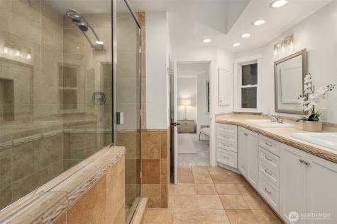 933 6th Place S Kirkland WA 98033