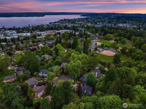 933 6th Place S Kirkland WA 98033