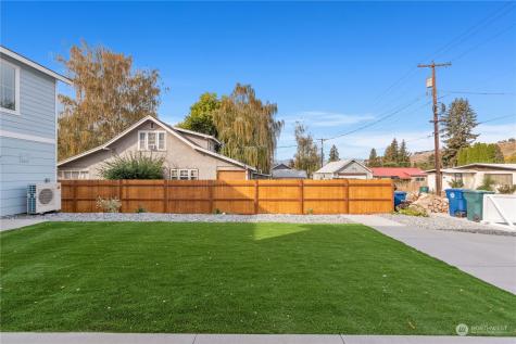143 E Nixon Avenue Chelan WA 98816