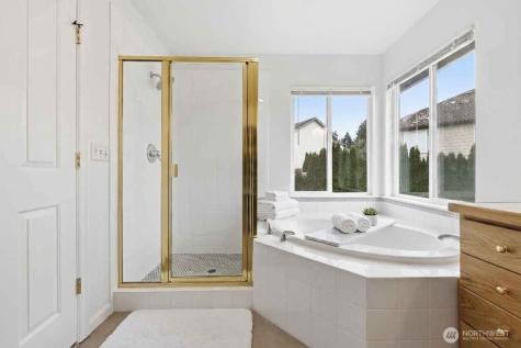 2005 NE 35th Place Renton WA 98056