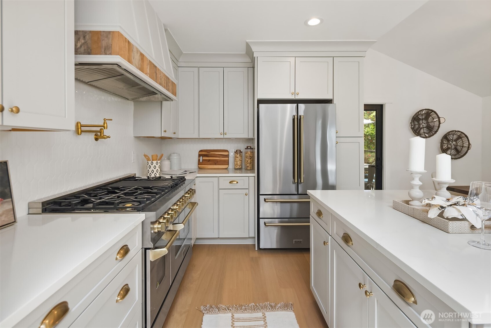 1014 4th Avenue N Seattle WA 98109