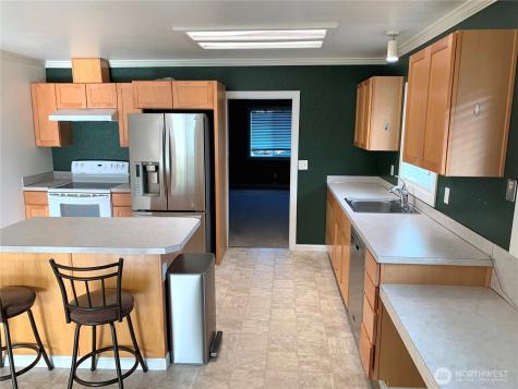 1020 S Fruitland Puyallup WA 98371