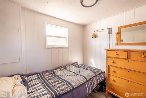 225 NE Ernst Street Oak Harbor WA 98277