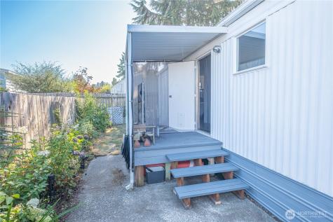 225 NE Ernst Street Oak Harbor WA 98277