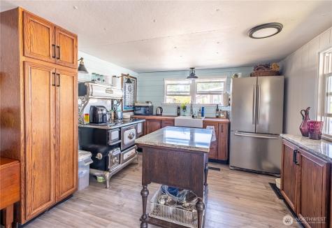 225 NE Ernst Street Oak Harbor WA 98277