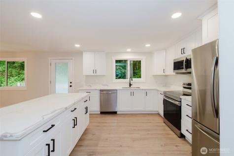 5450 NE Laura Loop Poulsbo WA 98370