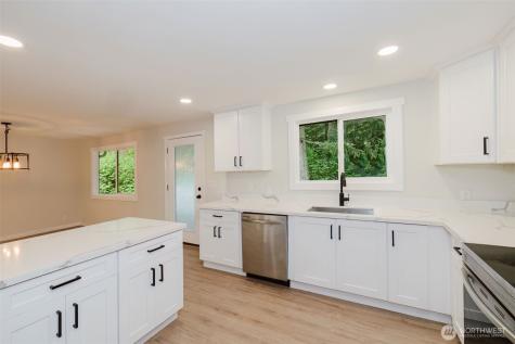 5450 NE Laura Loop Poulsbo WA 98370