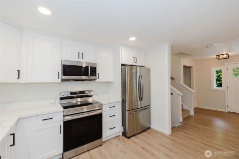 5450 NE Laura Loop Poulsbo WA 98370