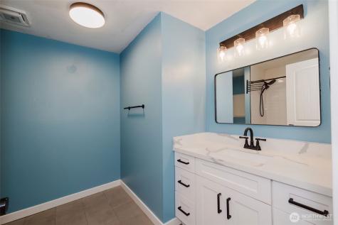 5450 NE Laura Loop Poulsbo WA 98370