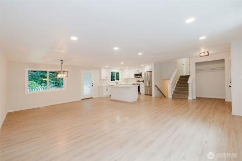 5450 NE Laura Loop Poulsbo WA 98370