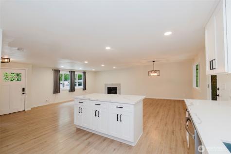 5450 NE Laura Loop Poulsbo WA 98370