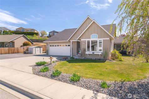 1364 Tractor Loop Road East Wenatchee WA 98802