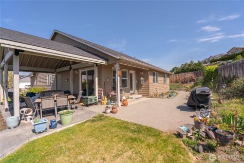 1364 Tractor Loop Road East Wenatchee WA 98802