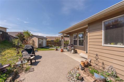 1364 Tractor Loop Road East Wenatchee WA 98802