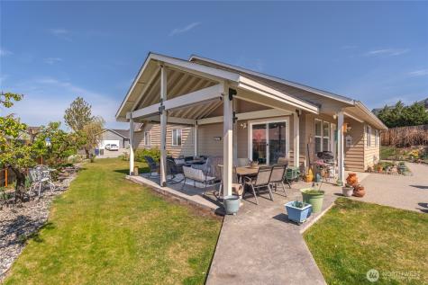 1364 Tractor Loop Road East Wenatchee WA 98802