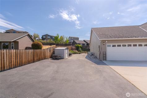 1364 Tractor Loop Road East Wenatchee WA 98802