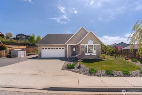1364 Tractor Loop Road East Wenatchee WA 98802