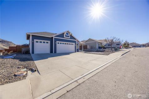 444 Hilltop Place Chelan WA 98816