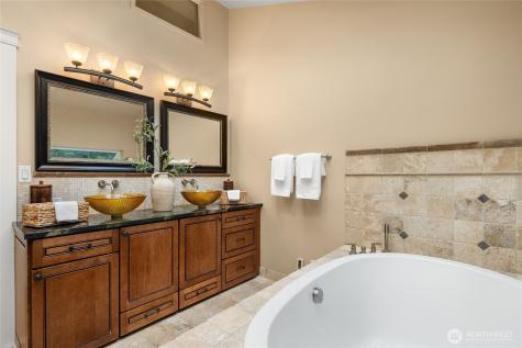 8619 NE 24th Street Clyde Hill WA 98004