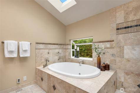 8619 NE 24th Street Clyde Hill WA 98004