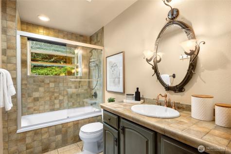 8619 NE 24th Street Clyde Hill WA 98004