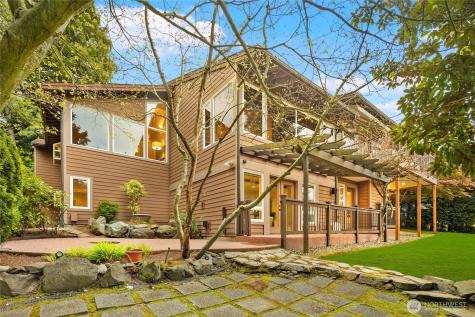 8619 NE 24th Street Clyde Hill WA 98004