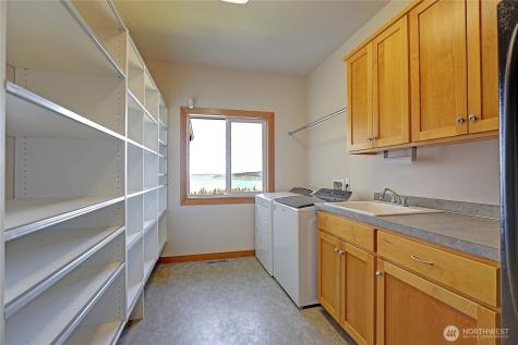 1081 Morgan Way Camano Island WA 98282