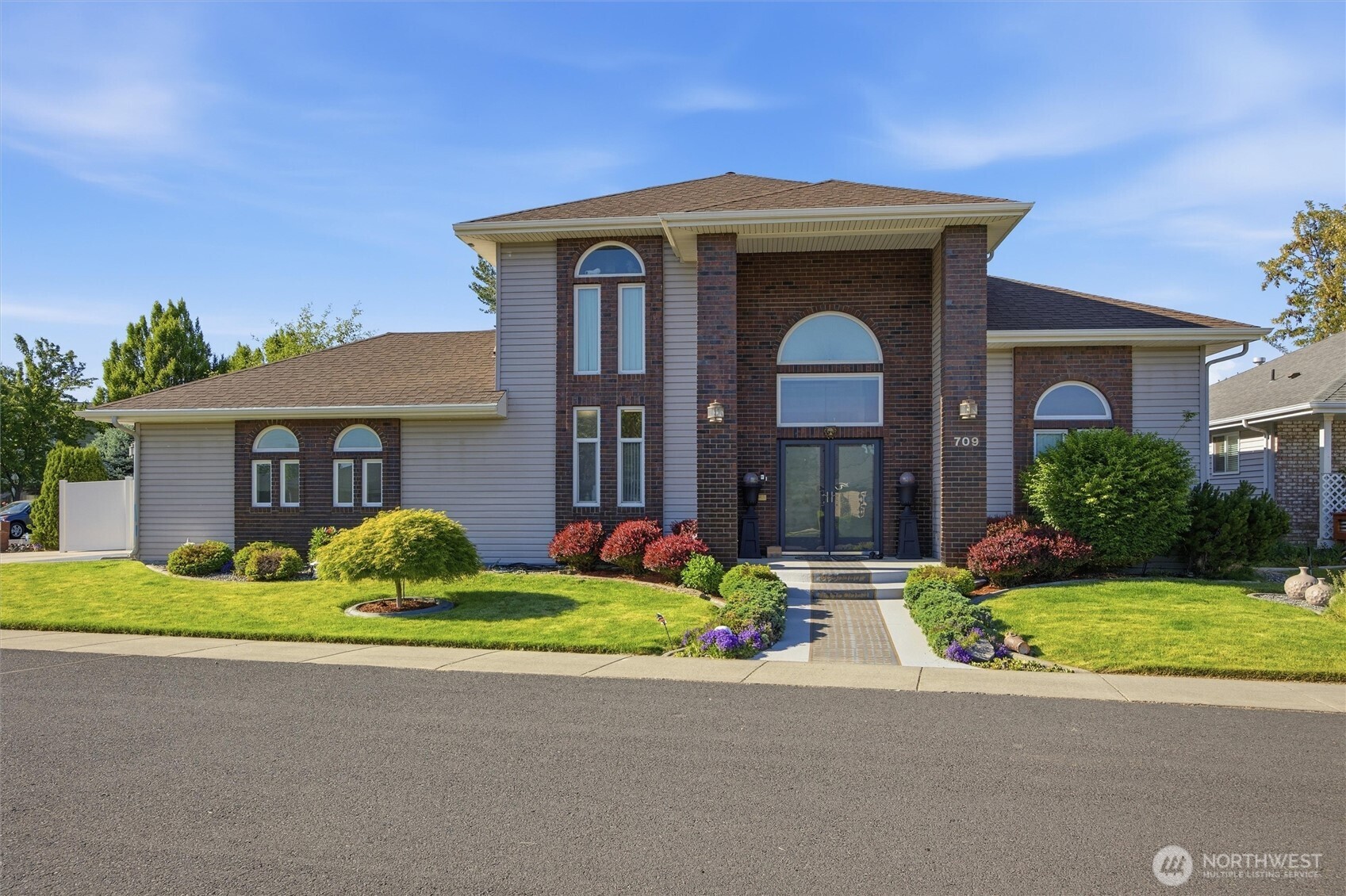 709 SE Songbird Lane College Place WA 99324