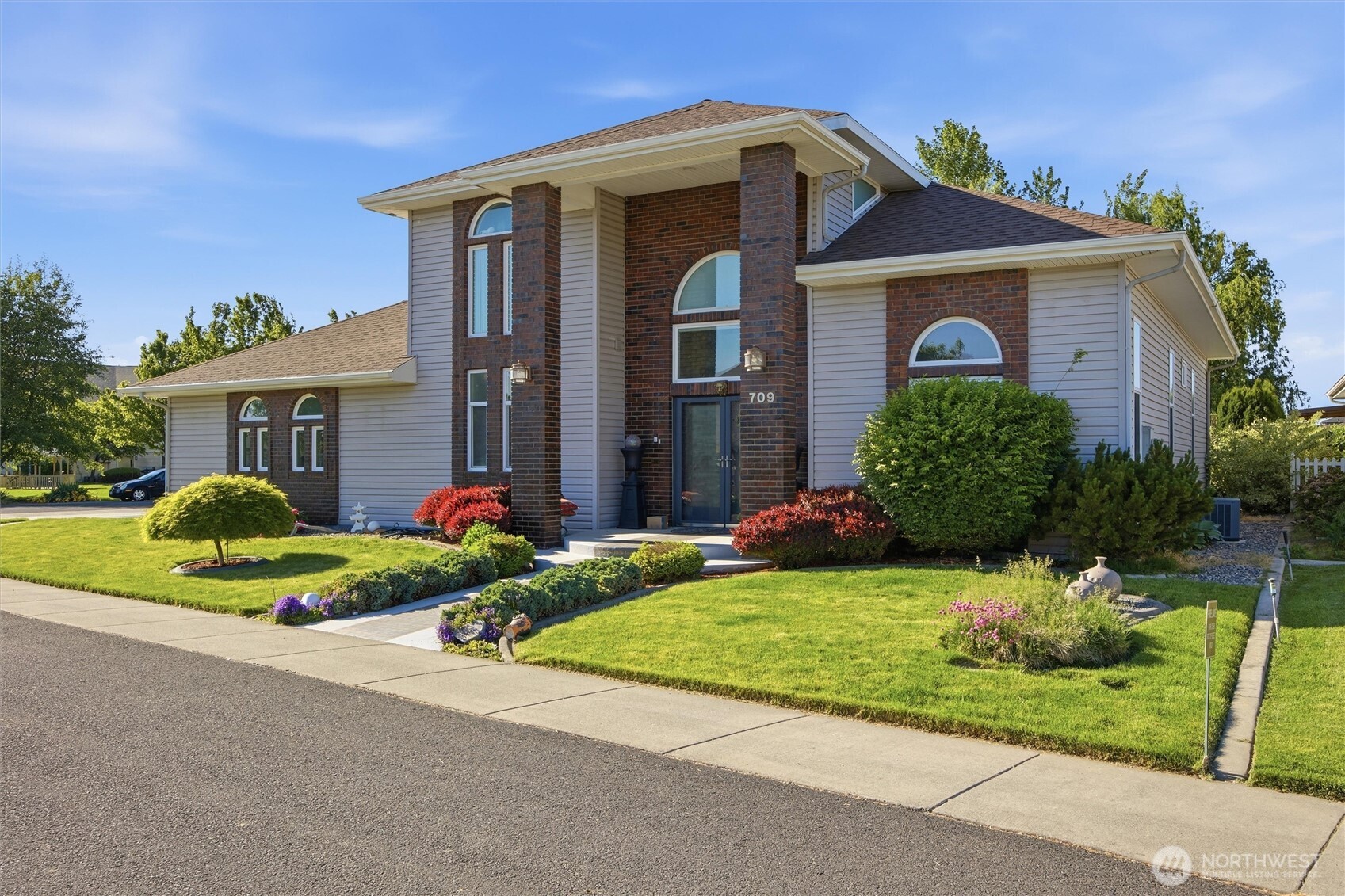 709 SE Songbird Lane College Place WA 99324