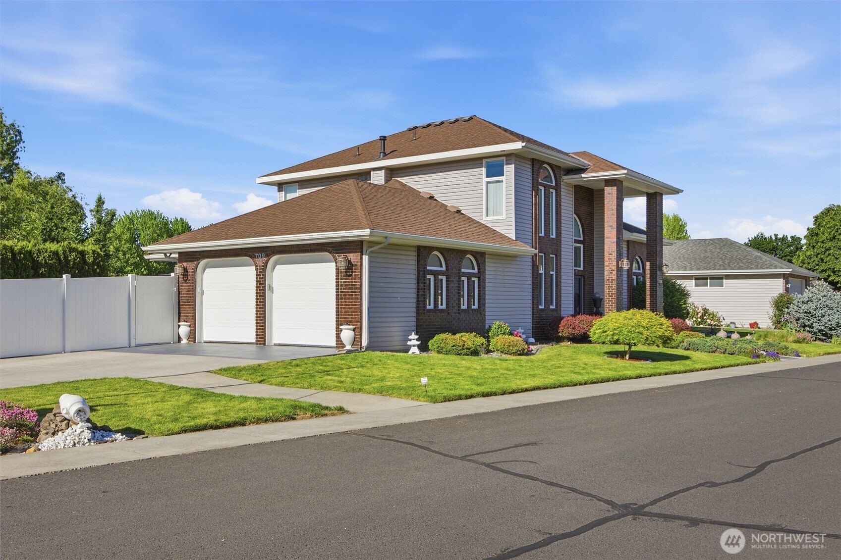 709 SE Songbird Lane College Place WA 99324