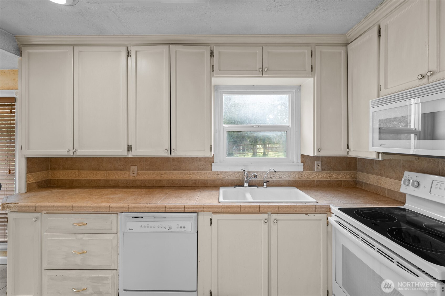 7601 25th Avenue E Tacoma WA 98404