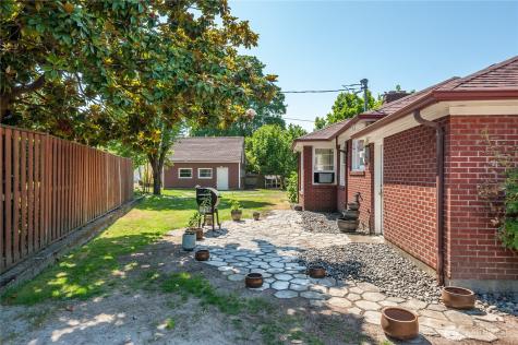 2615 Ocean Beach Highway Longview WA 98632